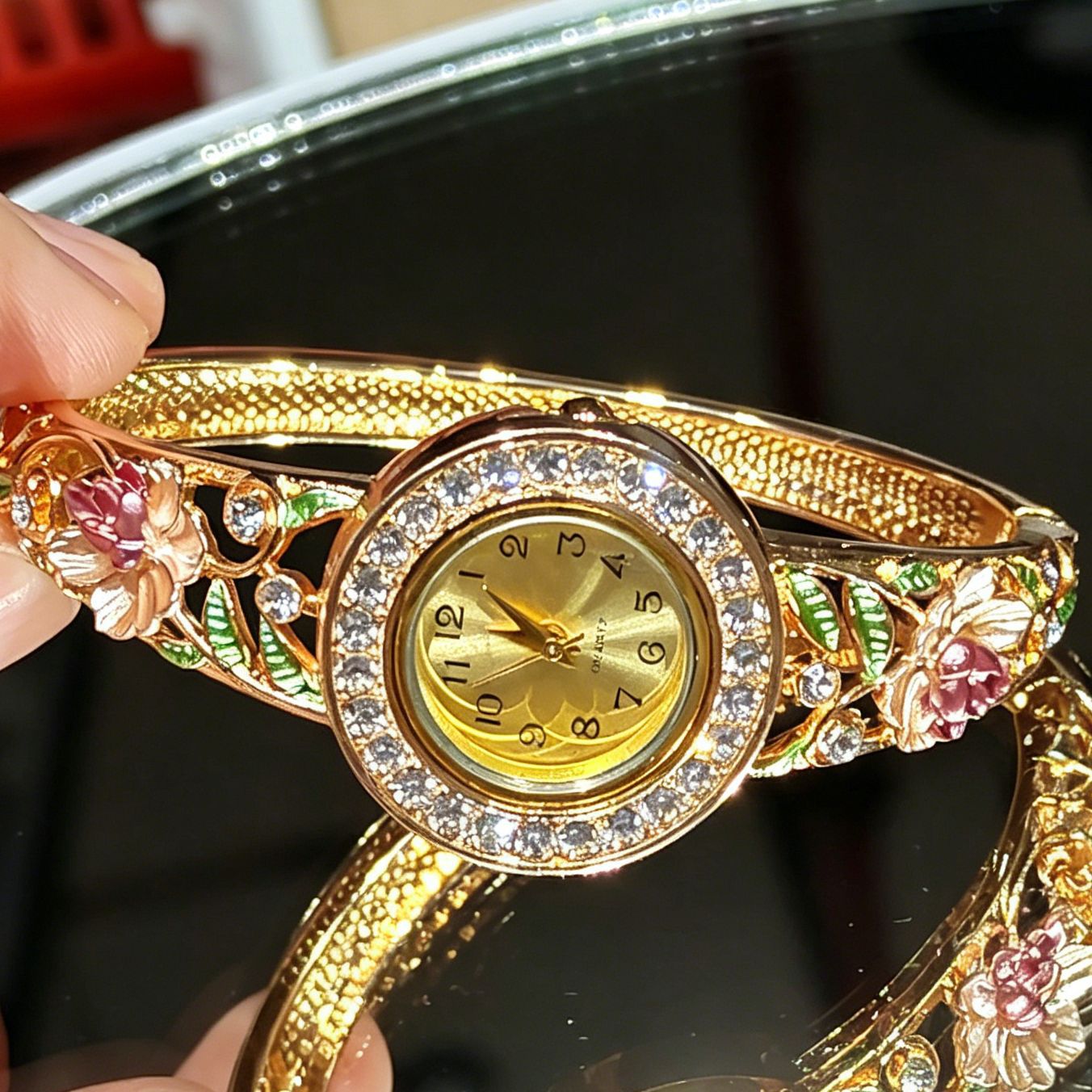 Vintage Gold Enamel Flower Wri - đánh giá và giá Vintage Digital Watch